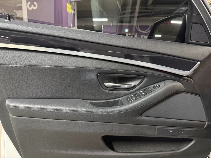 2015 BMW 5 Series 520d photo 18