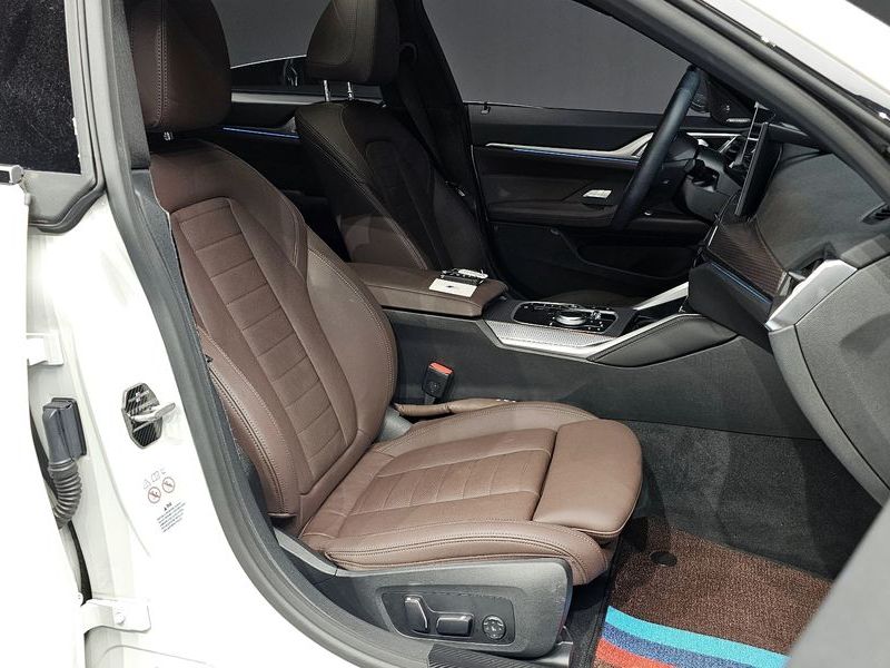 2024 BMW i4 eDrive40 M Sports Pro photo 11