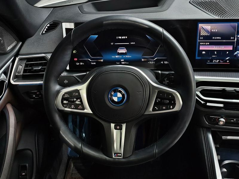 2024 BMW i4 eDrive40 M Sports Pro photo 13