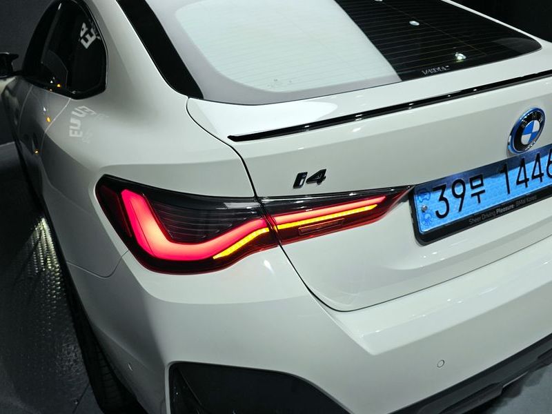 2024 BMW i4 eDrive40 M Sports Pro photo 23