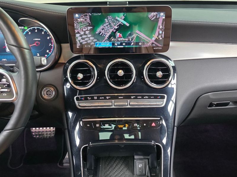 2021 Mercedes-Benz C-Class GLC300 4MATIC Premium photo 28