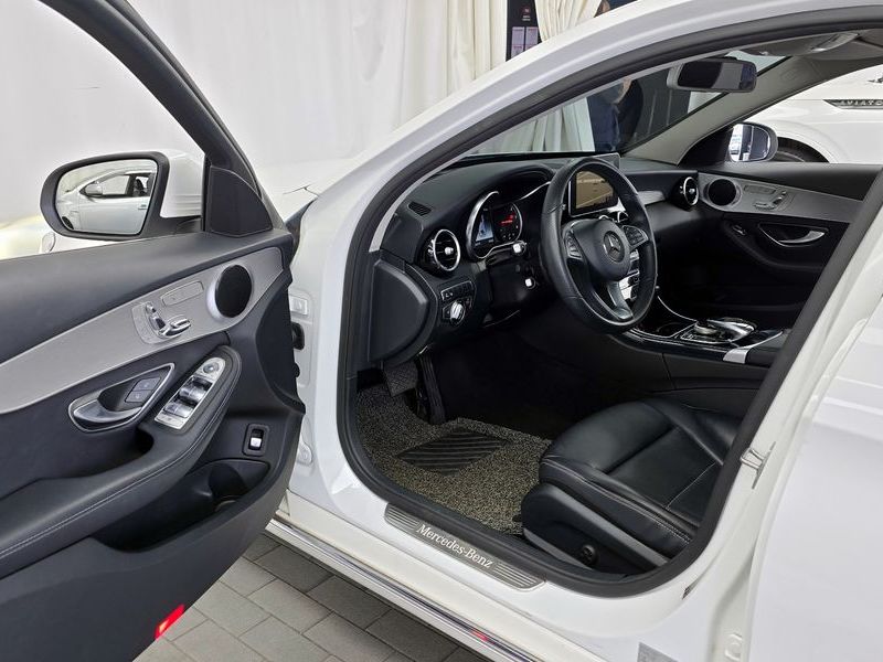 2018 Mercedes-Benz C-Class C220 d 4MATIC photo 10