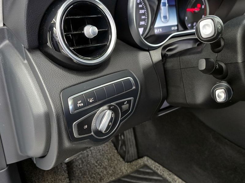 2018 Mercedes-Benz C-Class C220 d 4MATIC photo 16