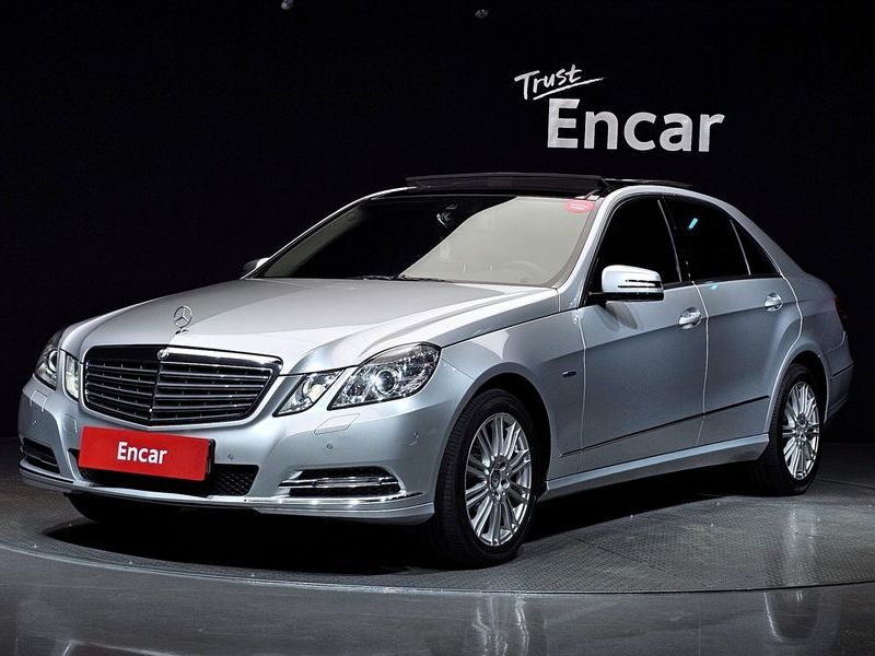 2012 Mercedes-Benz E-Class E300 Elegance photo 1