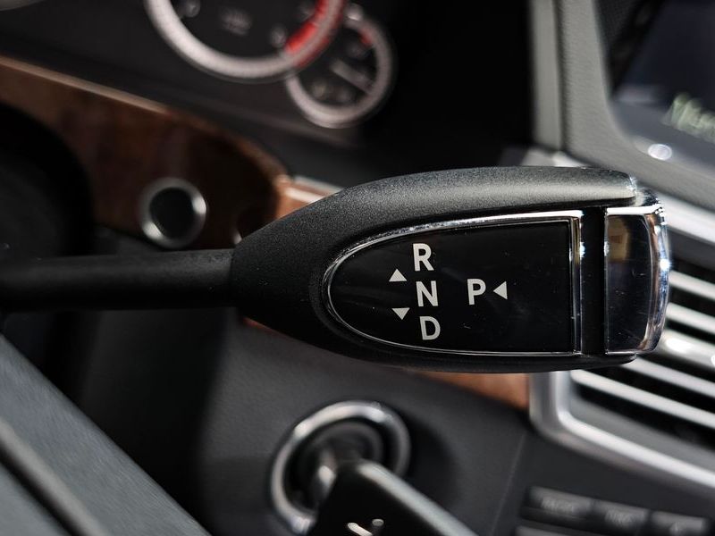 2012 Mercedes-Benz E-Class E300 Elegance photo 9