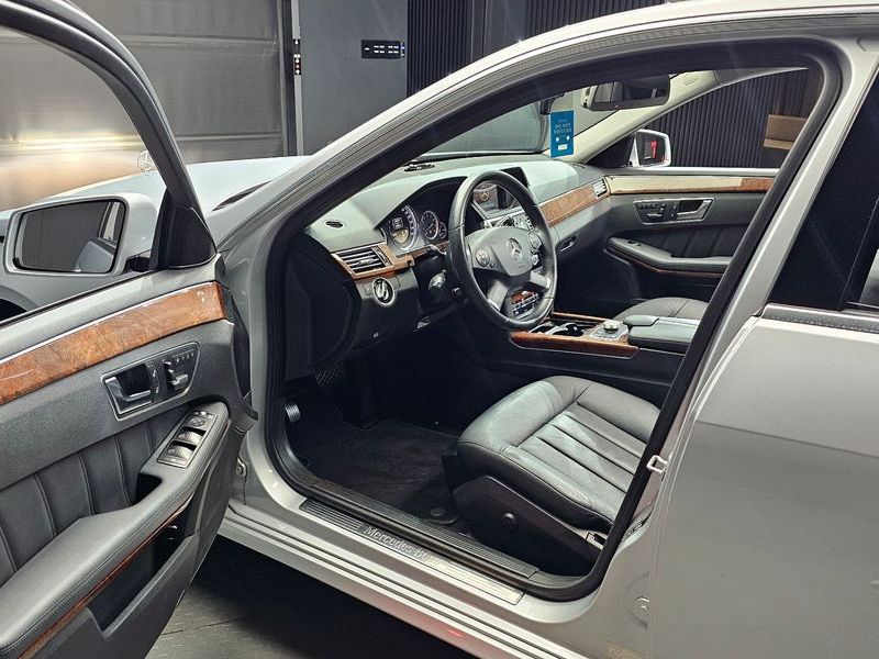2012 Mercedes-Benz E-Class E300 Elegance photo 11