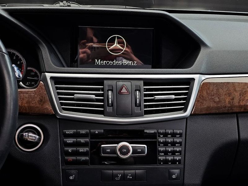 2012 Mercedes-Benz E-Class E300 Elegance photo 14
