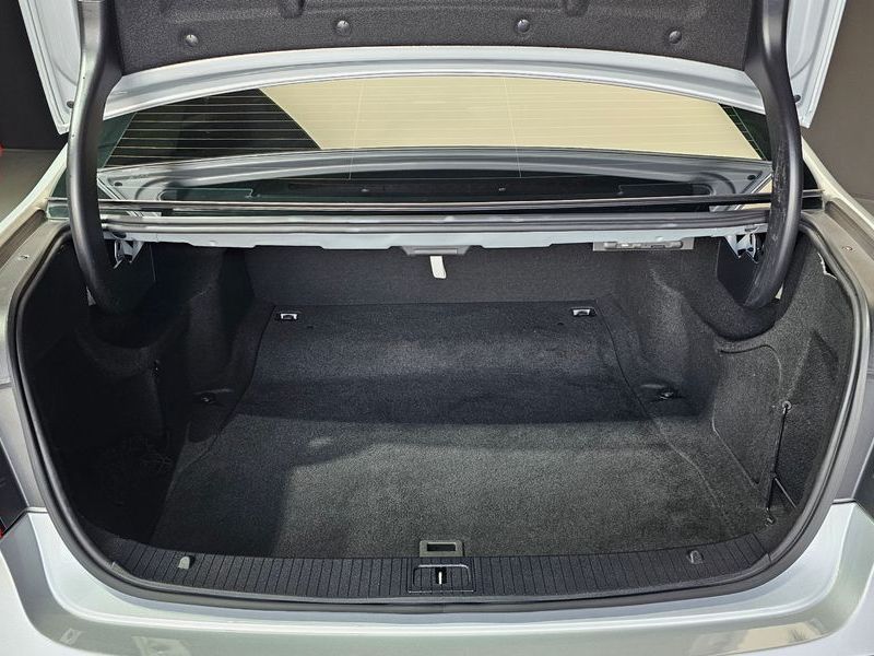 2012 Mercedes-Benz E-Class E300 Elegance photo 20
