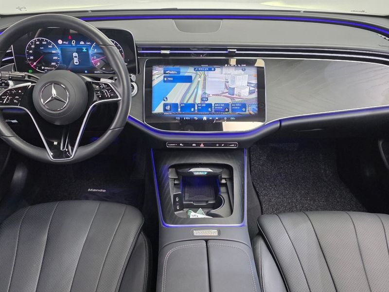 2024 Mercedes-Benz E-Class E200 Avantgarde photo 7