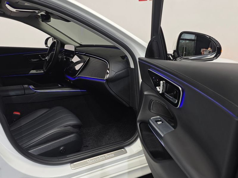 2024 Mercedes-Benz E-Class E200 Avantgarde photo 11