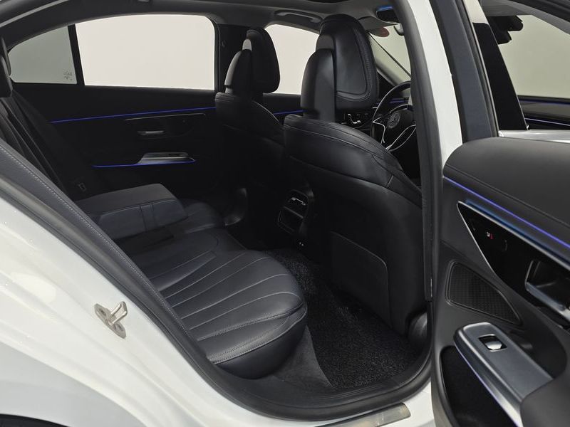 2024 Mercedes-Benz E-Class E200 Avantgarde photo 12