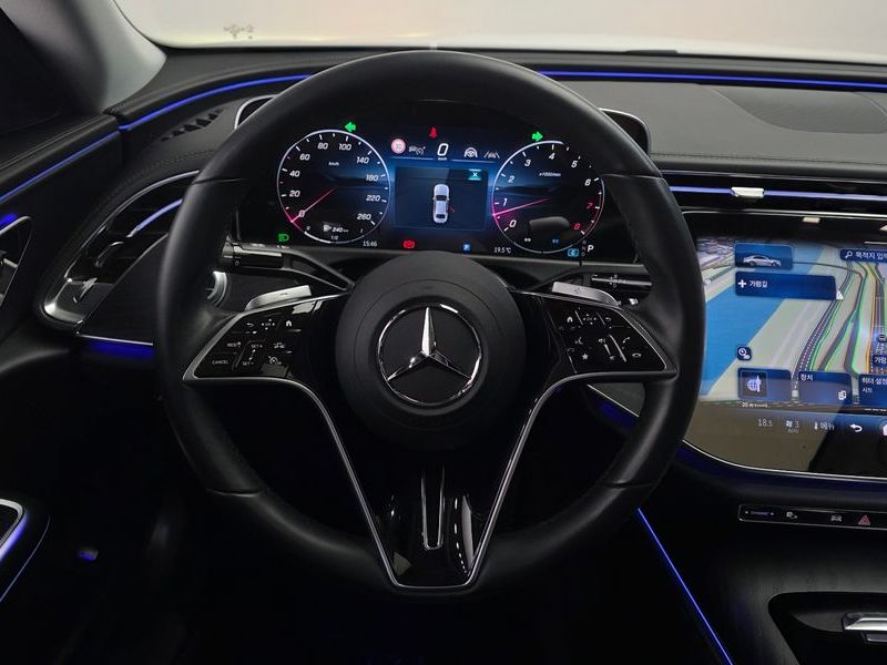 2024 Mercedes-Benz E-Class E200 Avantgarde photo 13