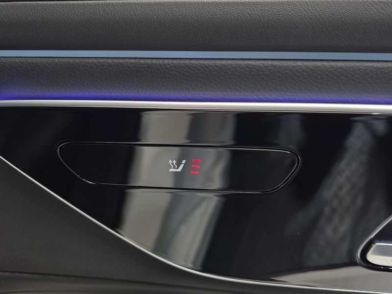 2024 Mercedes-Benz E-Class E200 Avantgarde photo 18