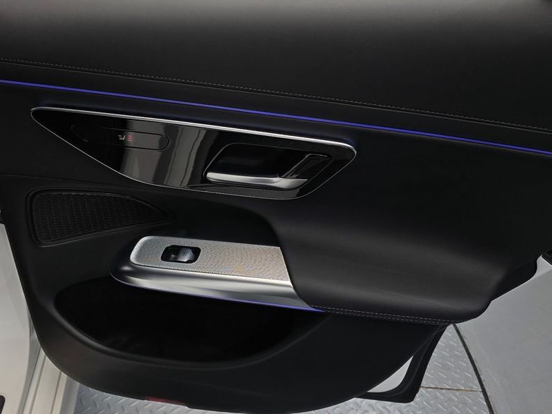 2024 Mercedes-Benz E-Class E200 Avantgarde photo 24