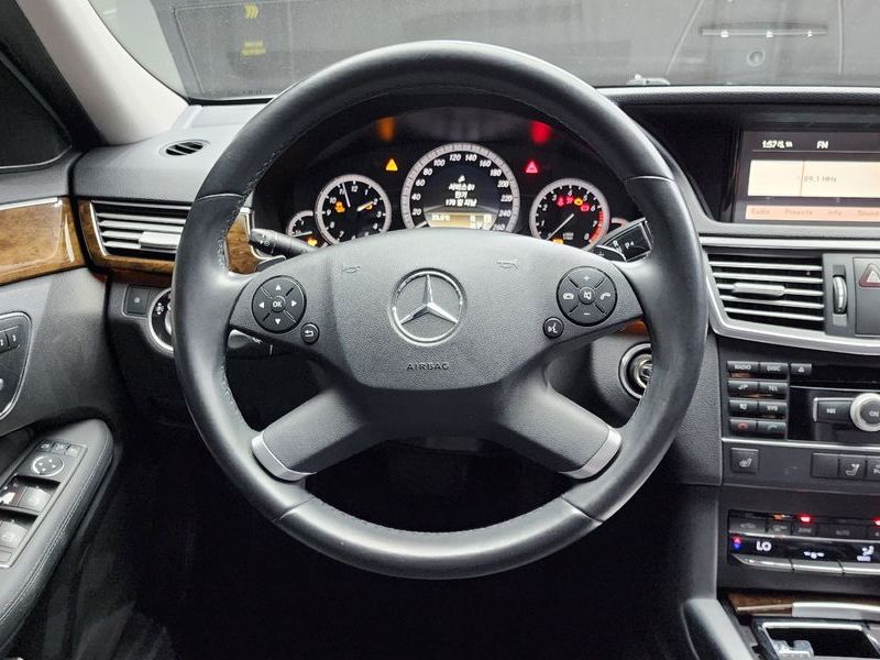 2012 Mercedes-Benz E-Class E200 CGI photo 13
