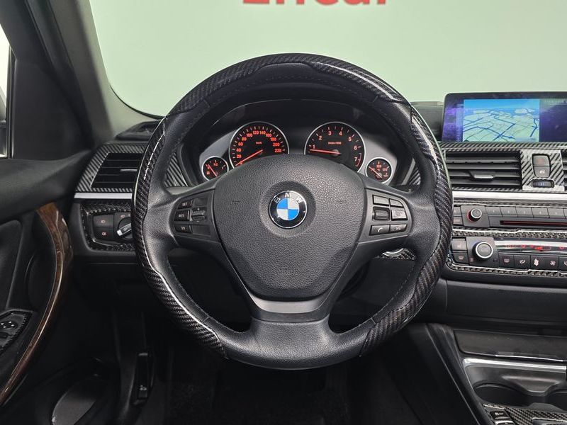 2014 BMW 3 Series 320i photo 12