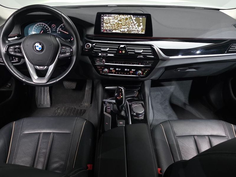 2019 BMW 5 Series 520i Luxury photo 7