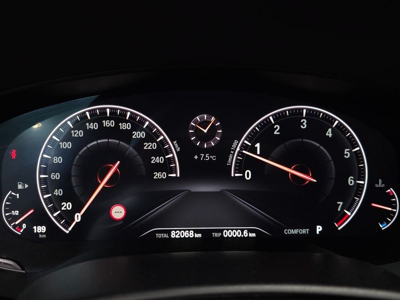2019 BMW 5 Series 520i Luxury photo 8