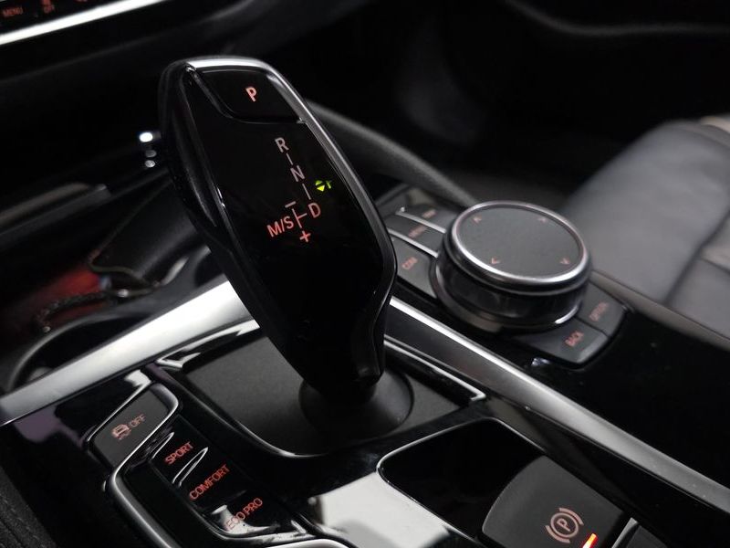 2019 BMW 5 Series 520i Luxury photo 9