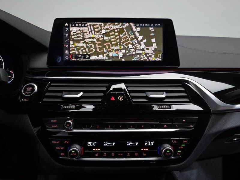 2019 BMW 5 Series 520i Luxury photo 14