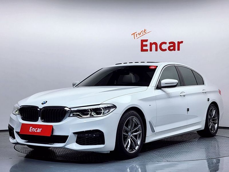 2020 BMW 5 Series 520i M Sport photo 1