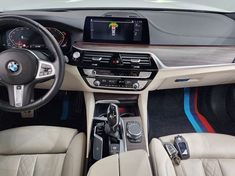 2020 BMW 5 Series 520i M Sport photo 7