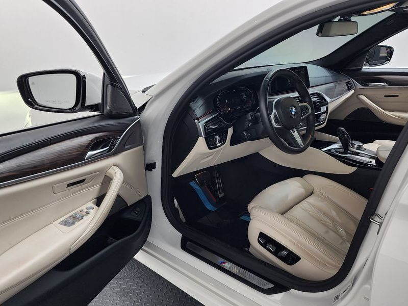 2020 BMW 5 Series 520i M Sport photo 10
