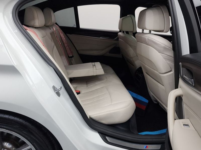 2020 BMW 5 Series 520i M Sport photo 12