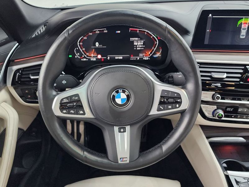 2020 BMW 5 Series 520i M Sport photo 13