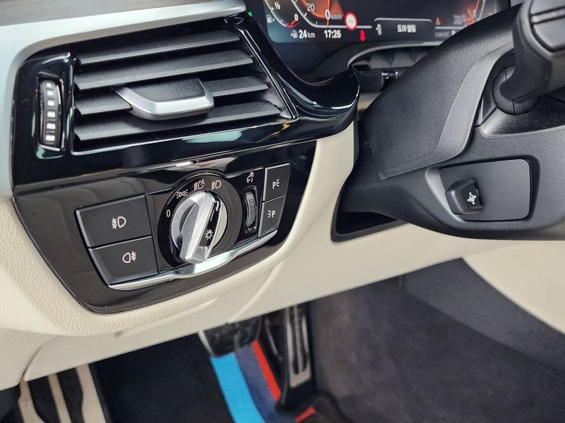 2020 BMW 5 Series 520i M Sport photo 14
