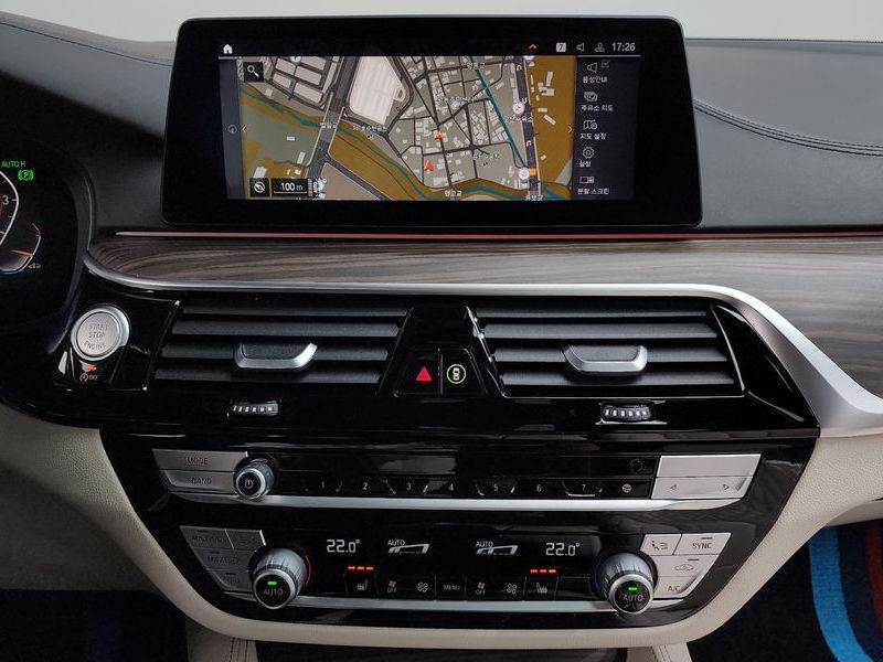 2020 BMW 5 Series 520i M Sport photo 15