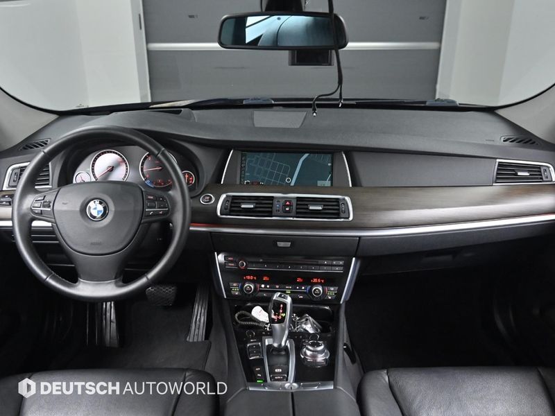 2012 BMW 5 Series GT 30d photo 7
