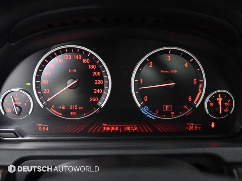 2012 BMW 5 Series GT 30d photo 8