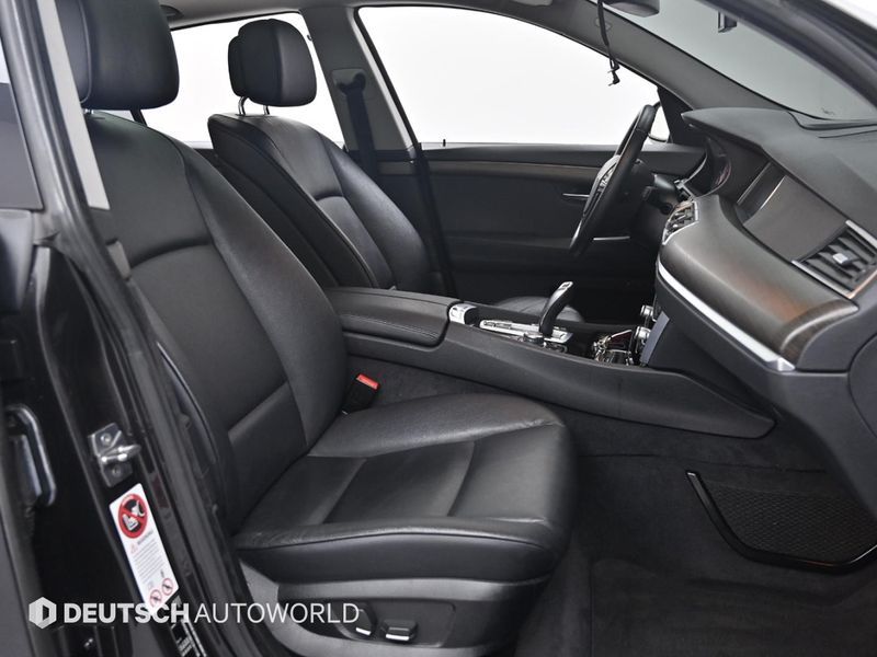 2012 BMW 5 Series GT 30d photo 10