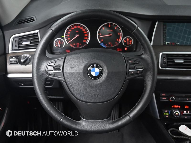 2012 BMW 5 Series GT 30d photo 13