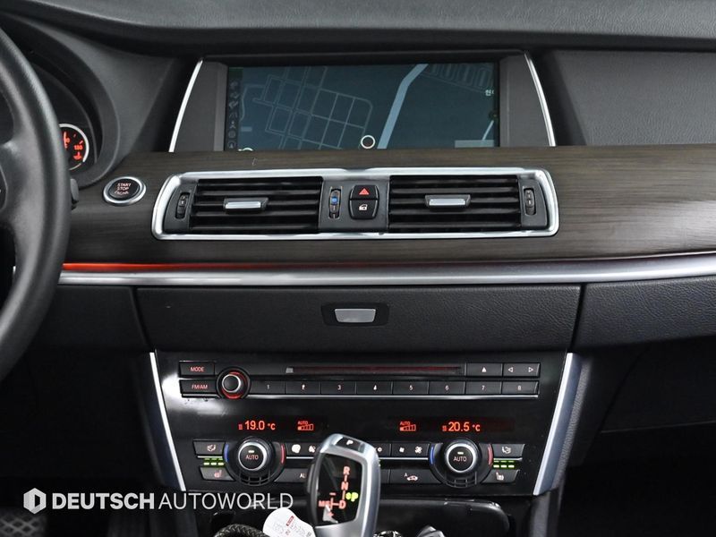 2012 BMW 5 Series GT 30d photo 14