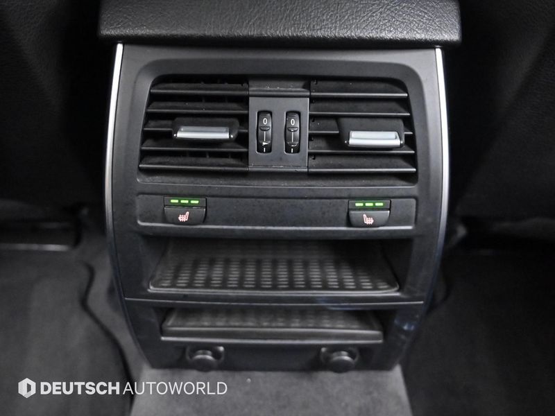 2012 BMW 5 Series GT 30d photo 16