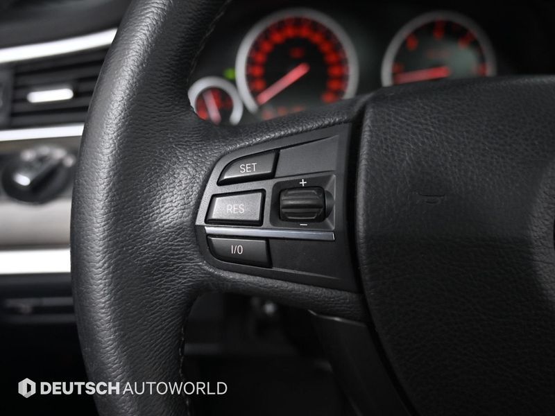 2012 BMW 5 Series GT 30d photo 17