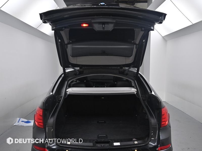 2012 BMW 5 Series GT 30d photo 20