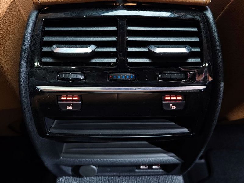 2020 BMW 5 Series 520i Luxury photo 19