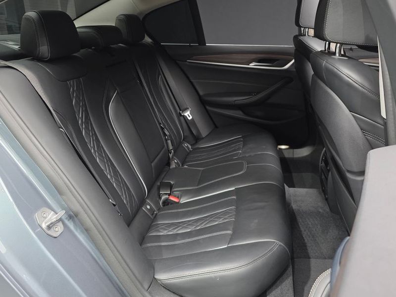 2018 BMW 5 Series 530i xDrive Luxury Plus photo 12