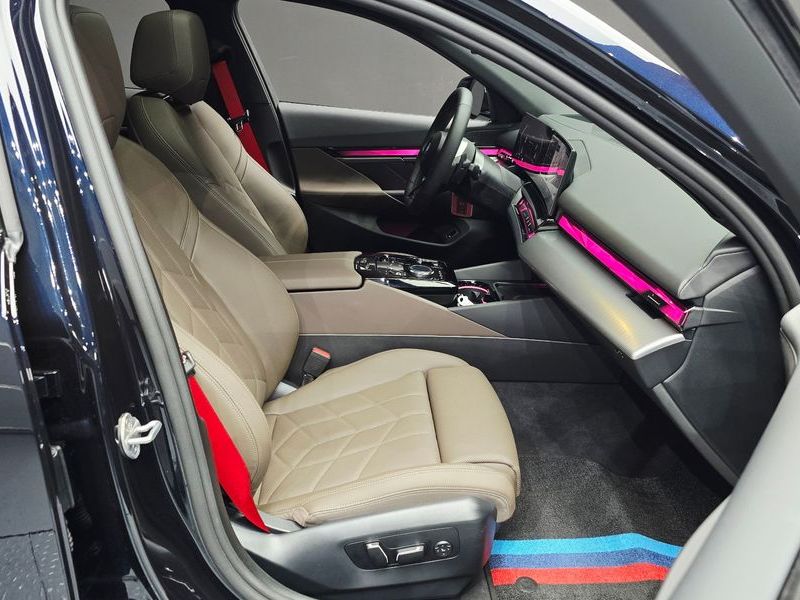 2025 BMW 5 Series 520i M Sport photo 12