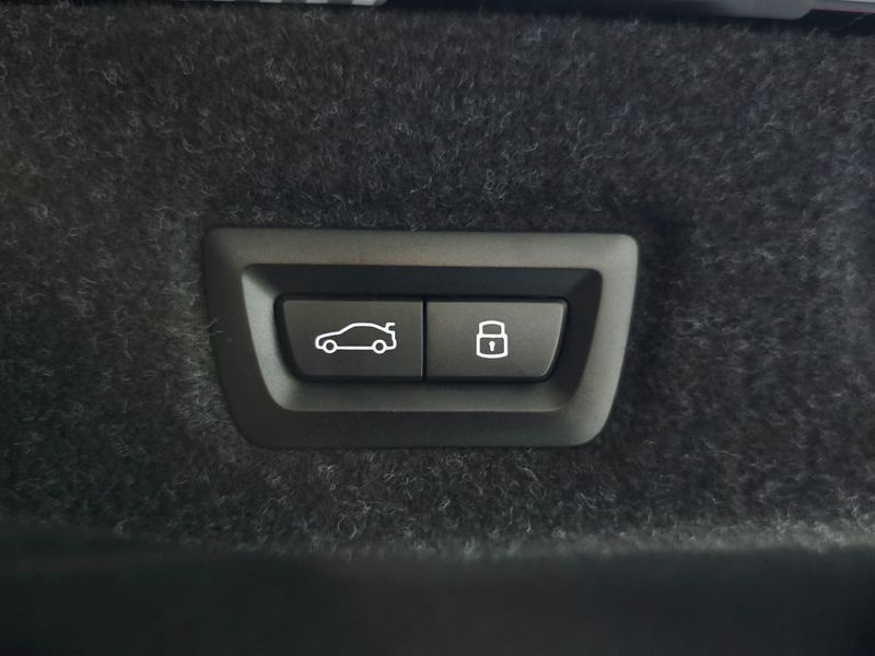2025 BMW 5 Series 520i M Sport photo 18