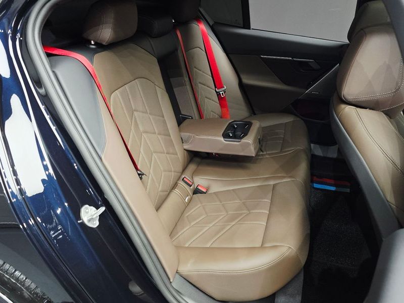 2025 BMW 5 Series 520i M Sport photo 26