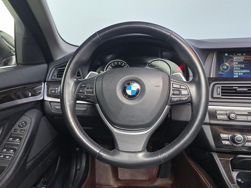 2014 BMW 5 Series 528i photo 12