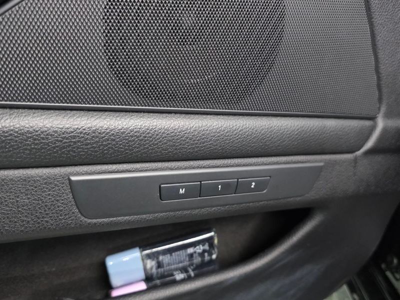 2014 BMW 5 Series 528i photo 17