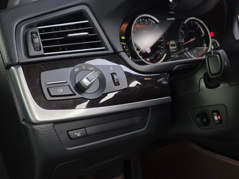 2014 BMW 5 Series 528i photo 19