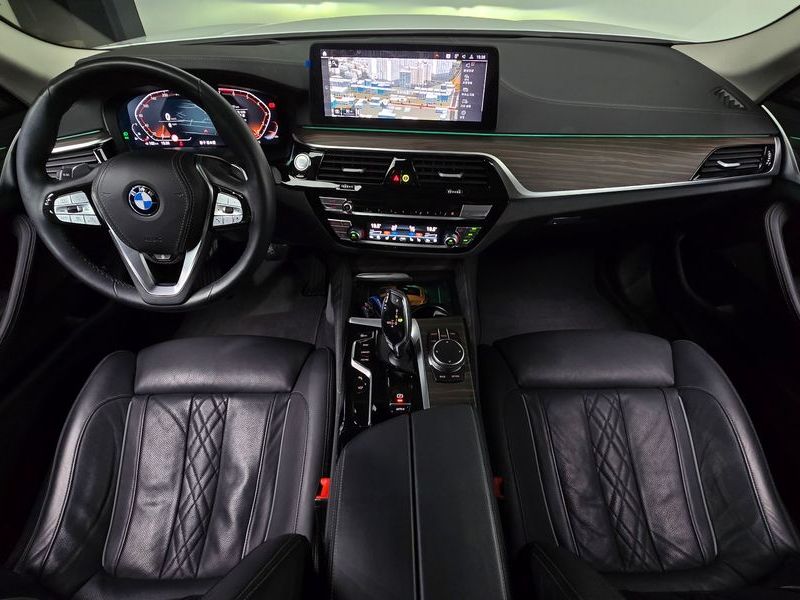2023 BMW 5 Series 530i xDrive Luxury photo 7