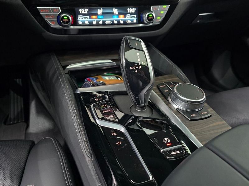 2023 BMW 5 Series 530i xDrive Luxury photo 9