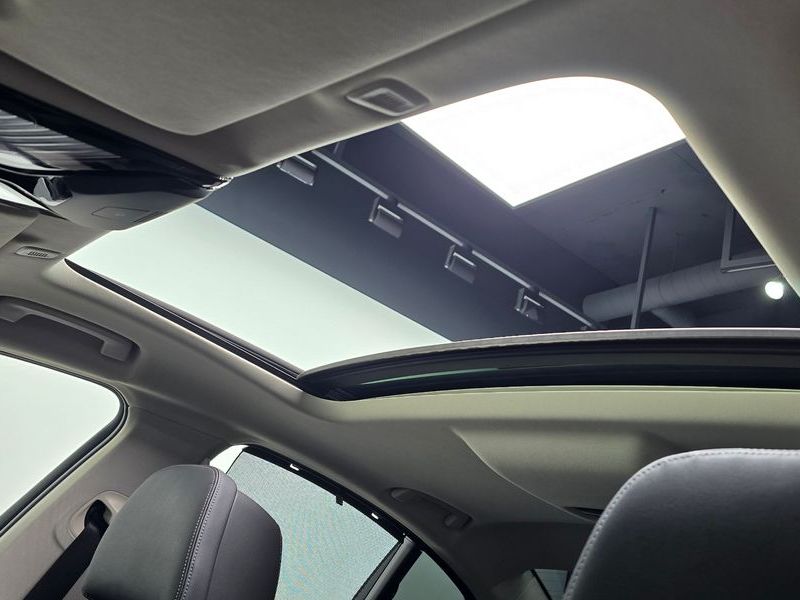 2023 BMW 5 Series 530i xDrive Luxury photo 17